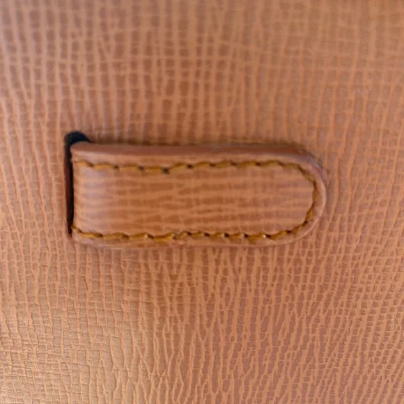 Biscuter Barcelona Leather Handbag - Picture 15 of 16